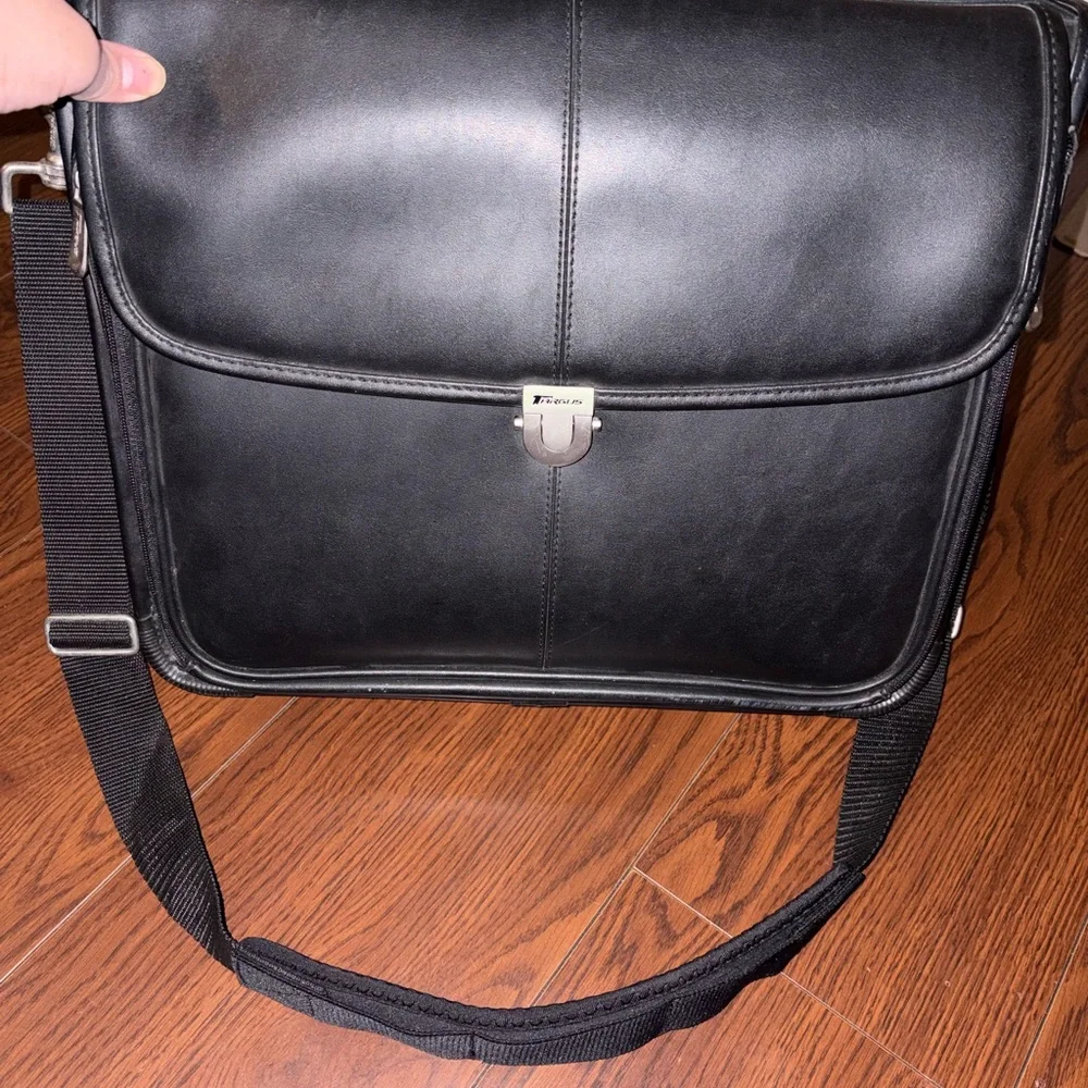 Targus Black Leather Briefcase with Silver Hardware